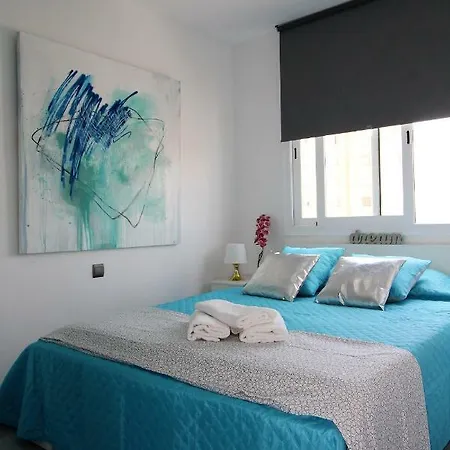 Manhattan Front Beach Holidays אמפוריבראבה