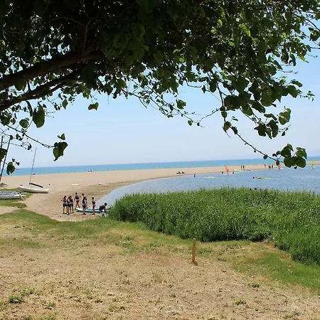 Manhattan Front Beach Holidays אמפוריבראבה