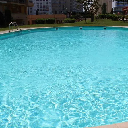Manhattan Front Beach Holidays * אמפוריבראבה