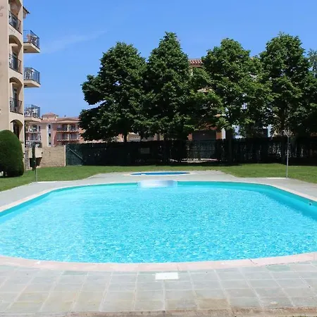 Manhattan Front Beach Holidays אמפוריבראבה